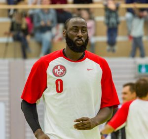 Read more about the article Aaron Ellis überragend beim Auswärtssieg