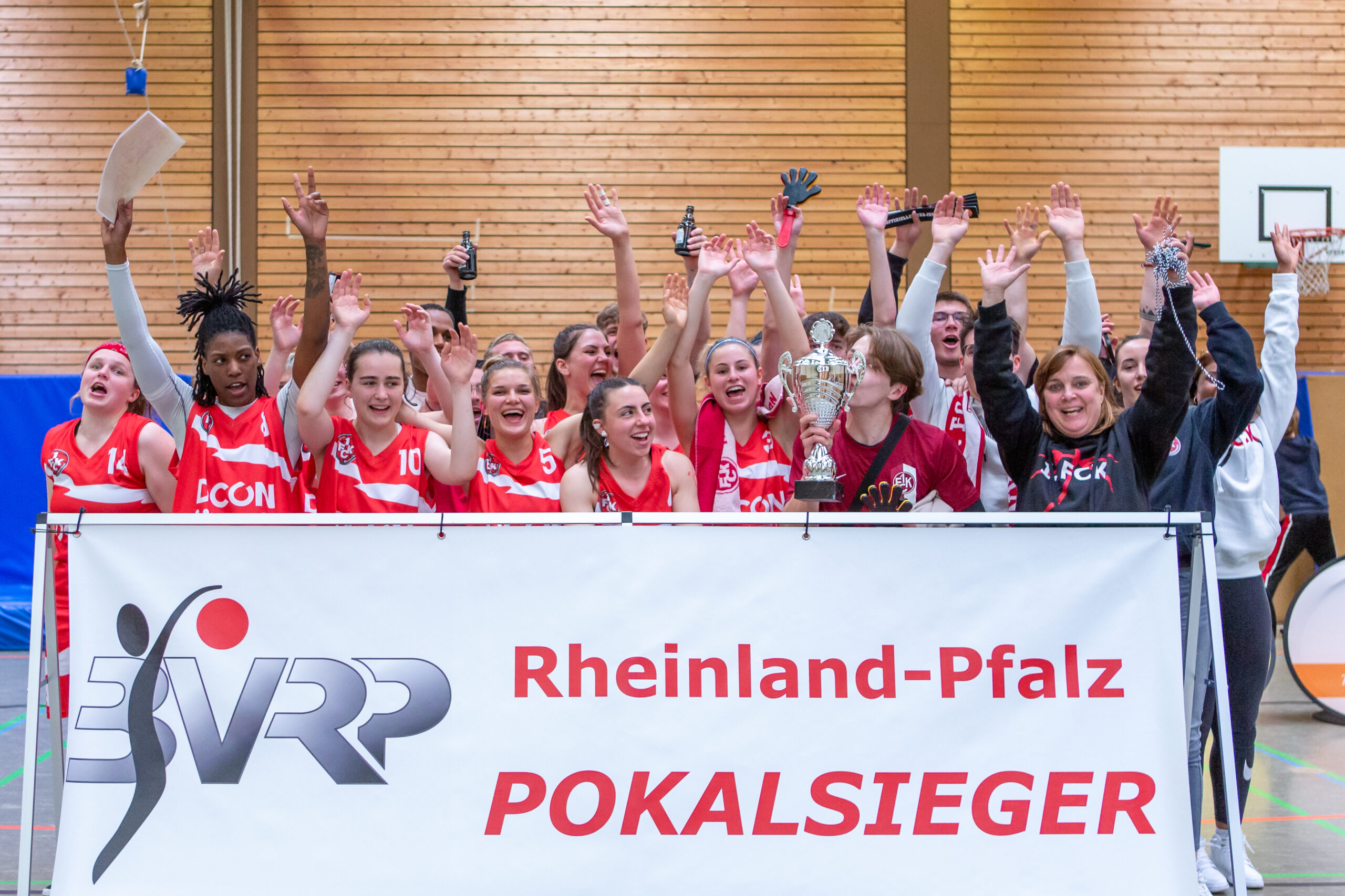 Du betrachtest gerade Die Basketball Damen schaffen das Double